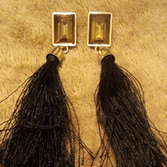 None Jewelry - Chic Black and Gold Tassel Earrings